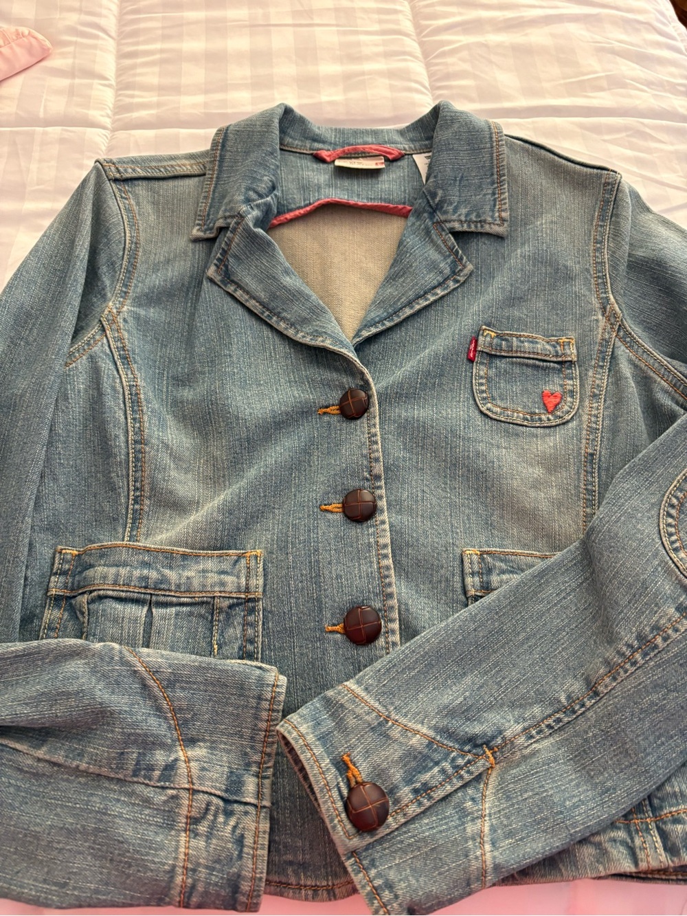 Vintage Levi's Women's Light Blue Denim Jacket with Embroidered Heart  Accent
